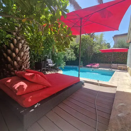 Piscine à Montpellier, Proche De La *