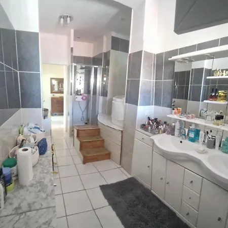 Piscine à Montpellier, Proche De La Villa *